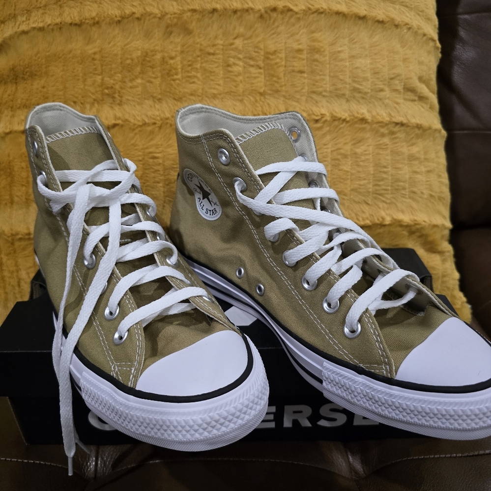 Converse Chuck Taylor All Star Sneaker Women's size 10 or Men's size 8.